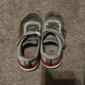 Under armor boys tennis shoes.